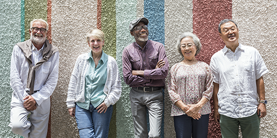 Groupe de personnes âgées.