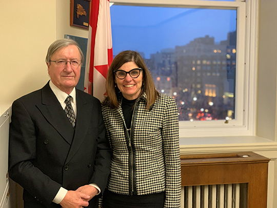 Le président de Retraités fédéraux Jean-Guy Soulière (à g.) et l'honorable Filomena Tassi (à d.). 