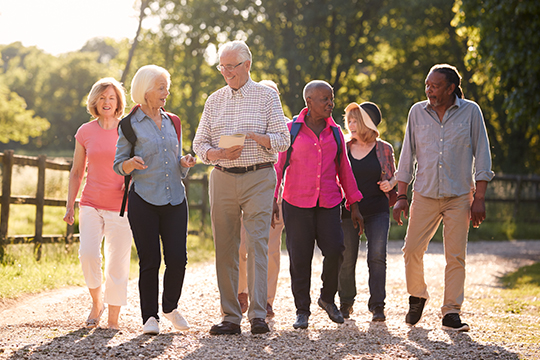 Groupe de personnes âgées.