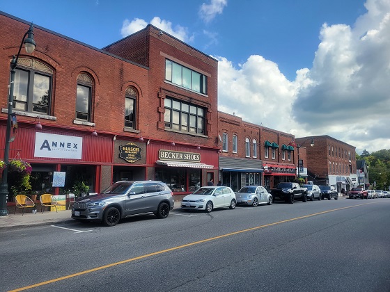 Meet and Greet 1 This is one side of downtown Bracebridge