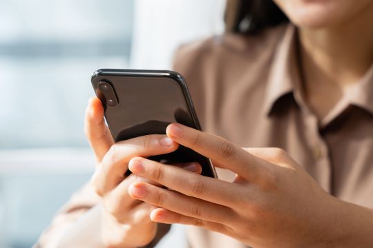 Adult woman on mobile phone.