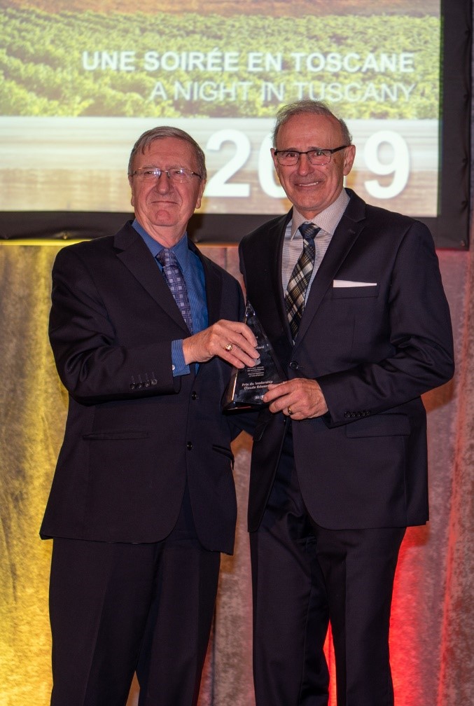 Le président de l’Association  Jean-Guy Soulière (à g.) et Yves Bouchard.